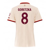 Camisa de Futebol Bayern Munich Leon Goretzka #8 Equipamento Alternativo Mulheres 2024-25 Manga Curta